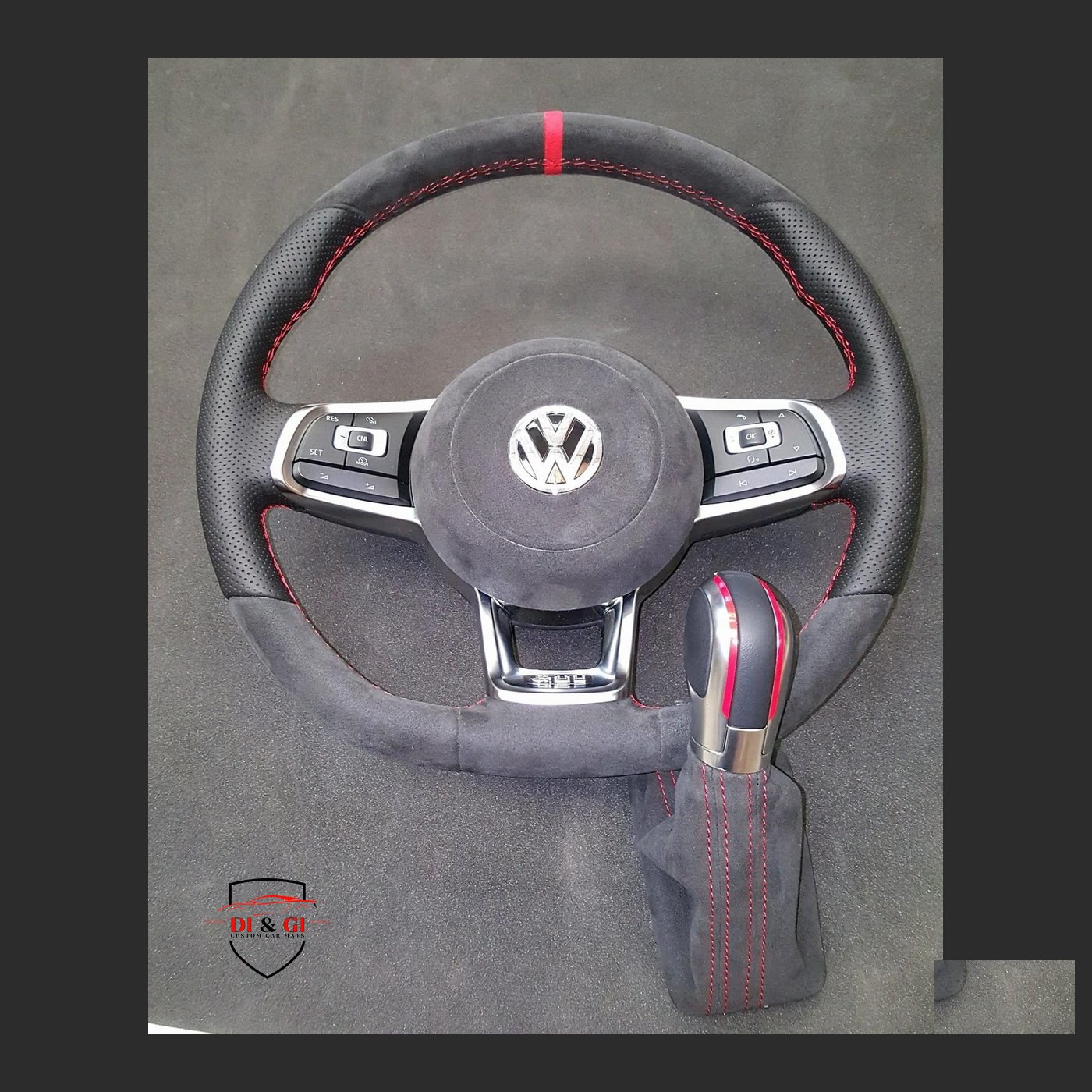 Volante Volkswagen e cuffia cambio in alcantara, striscia e cuciture rosse